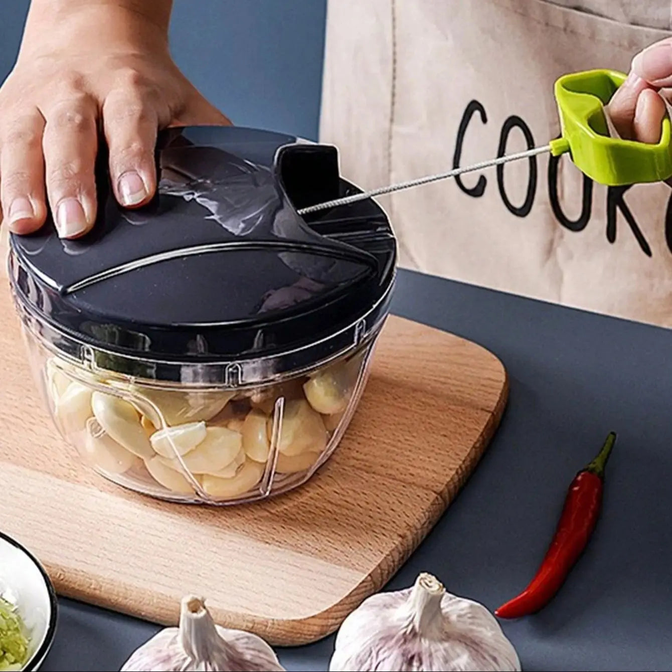 Tocător Manual Multifuncțional pentru Legume și Carne – Rapid și Ușor de Folosit